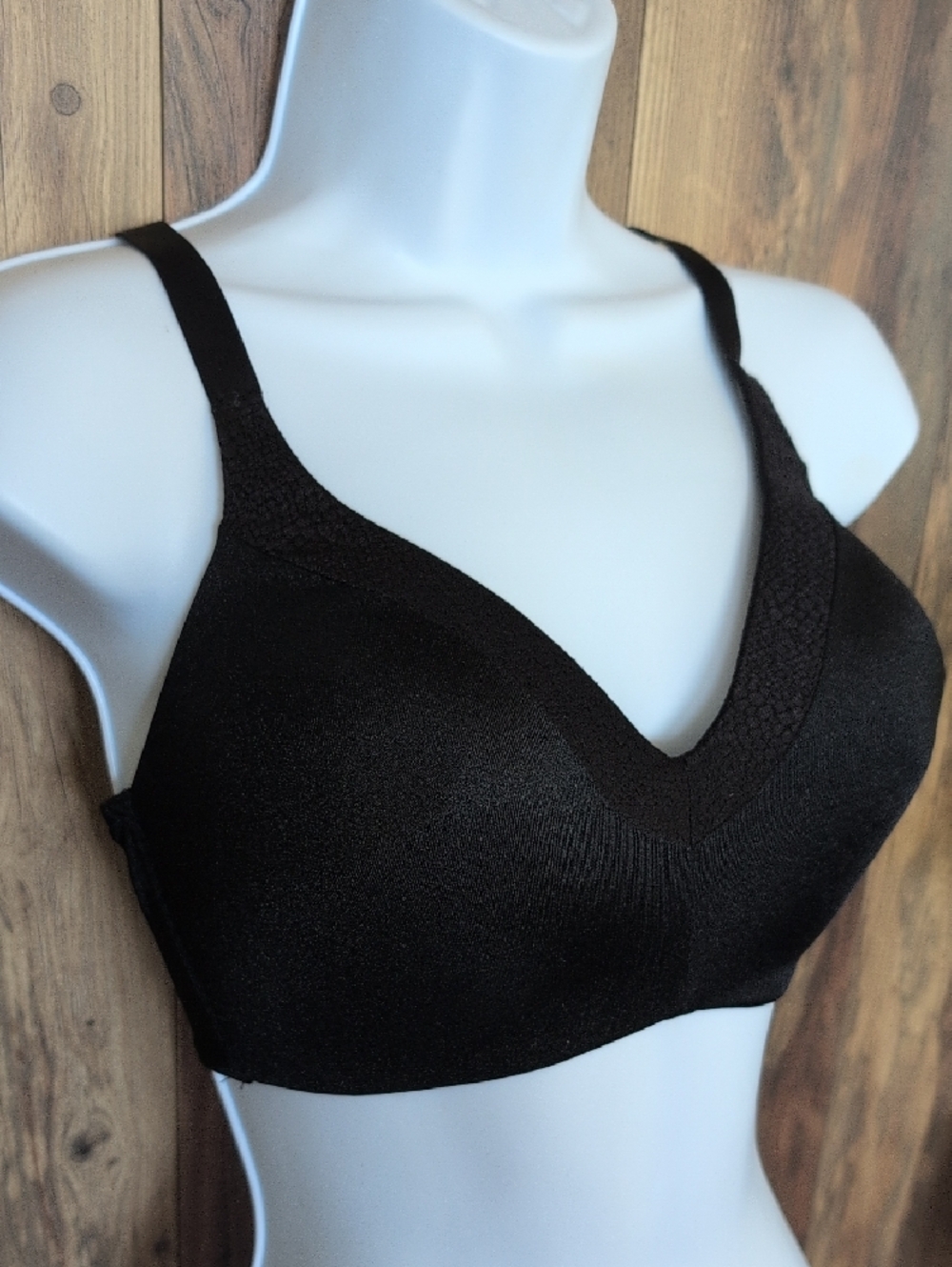 Warner's Black V-Neck Wireless Seamless Comfort Bra W4012 38D      F263